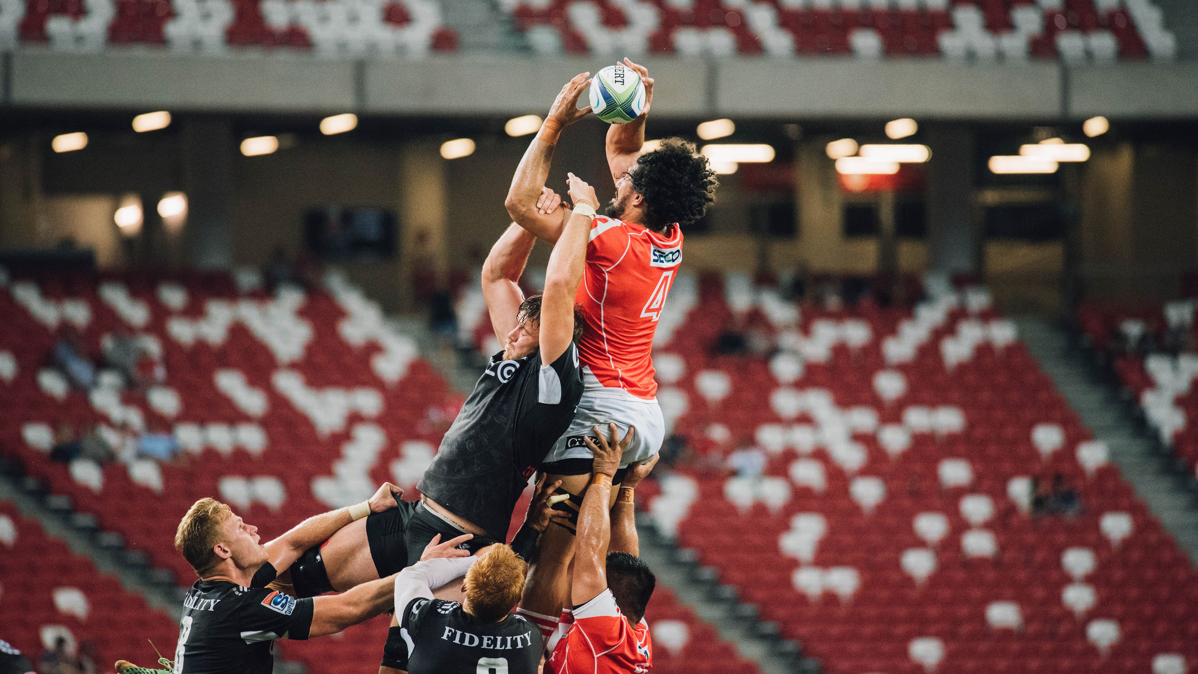 詹姆斯统治级演出,当深圳的雨夜被天山风暴席卷