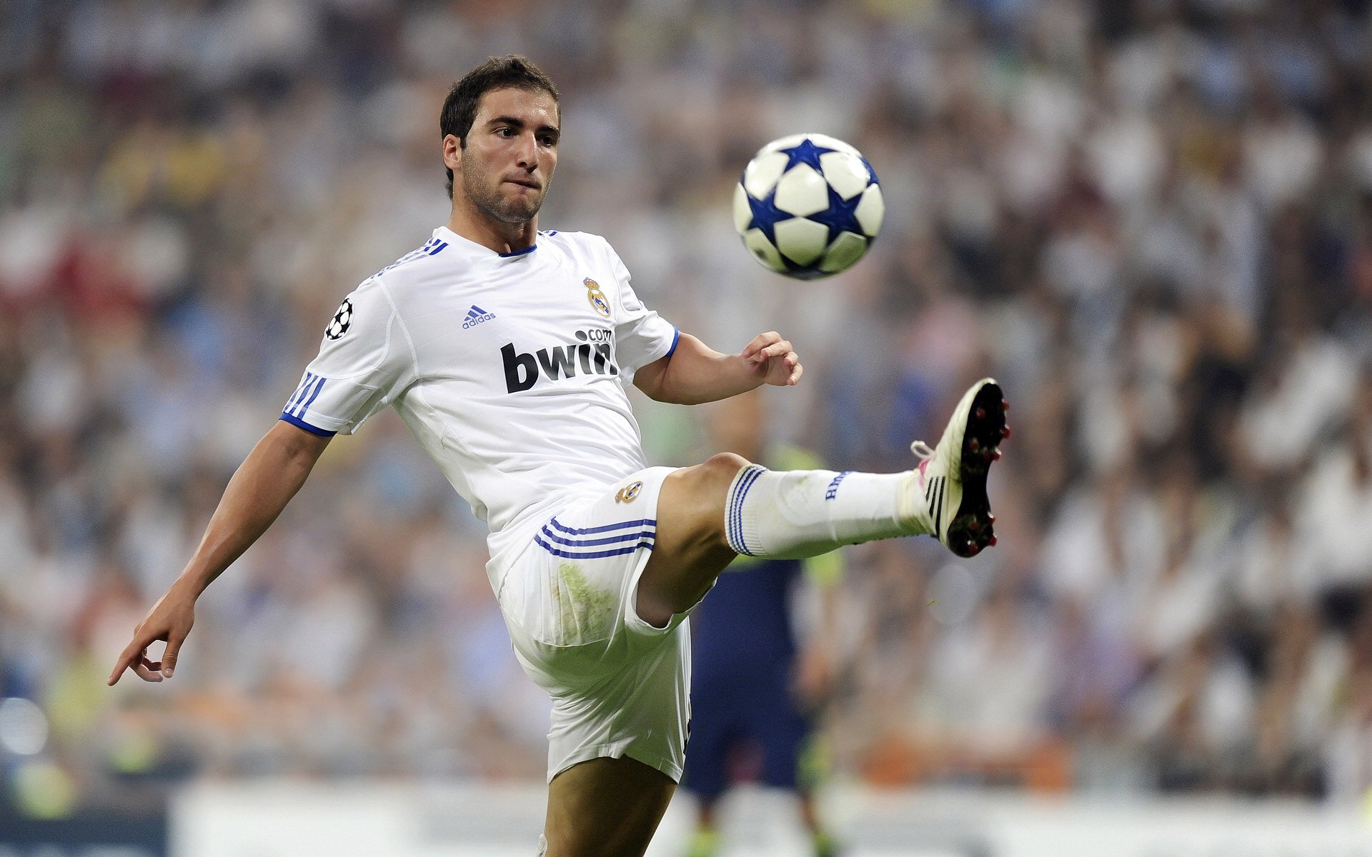 拜仁防守锁死苏格兰,奥纳纳成为关键先生,现代足球的矛与盾在安联球场完成史诗交汇